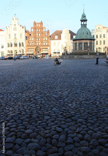 Marktplatz mit Wasserkunst in Wismar