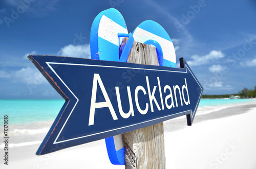 Auckland arrow on the beach © pincasso