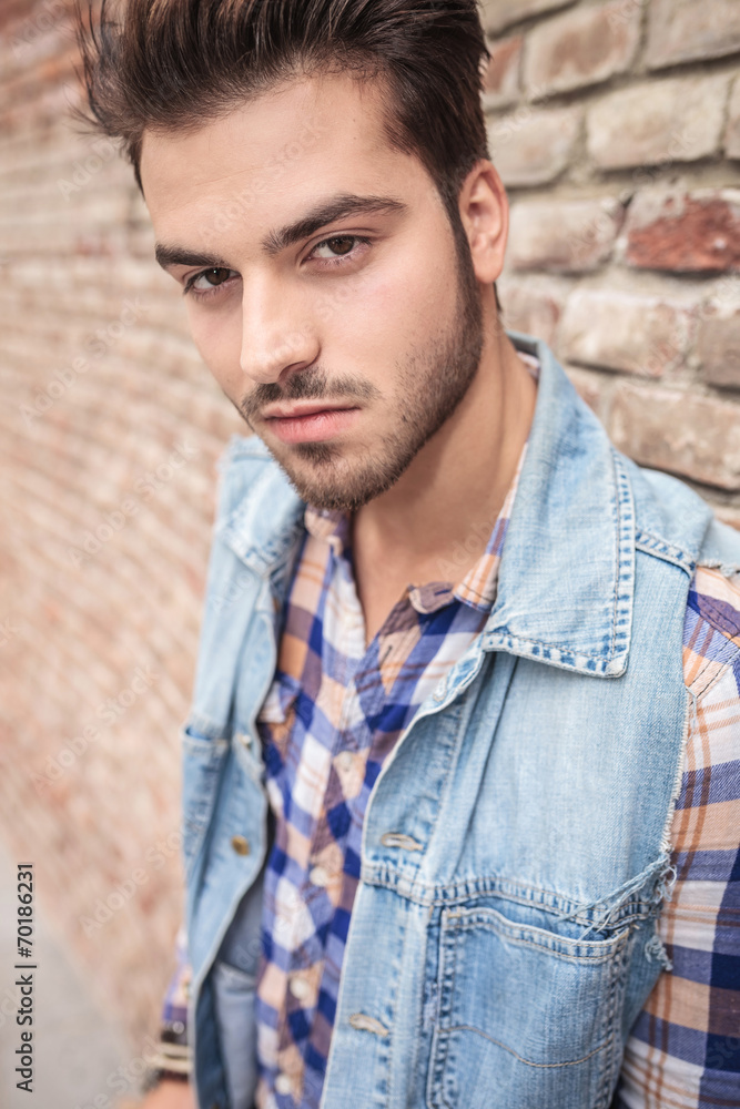 Fototapeta premium handsome man looking at the camera