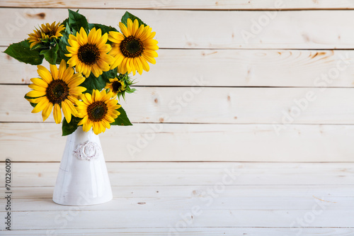 Fototapeta Naklejka Na Ścianę i Meble -  Sunflowers in a vase on a rustic, gray background
