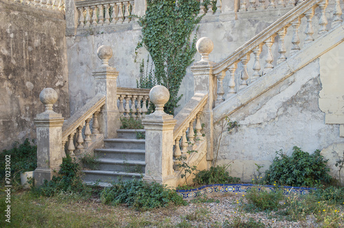 Obraz na plátně garden stairways of a abandoned old mansion