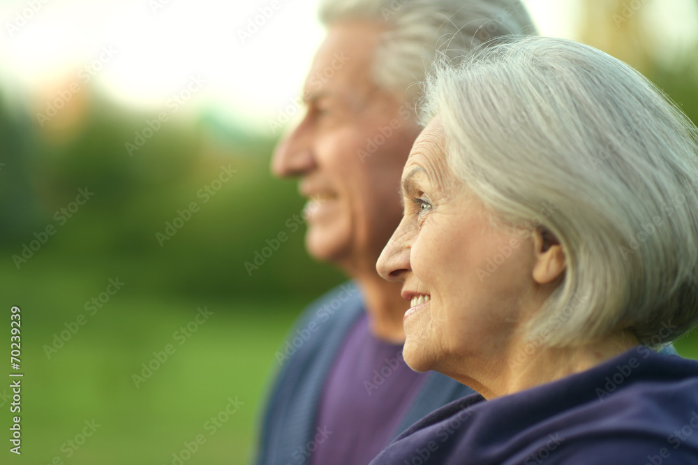 Obraz premium elderly couple at nature