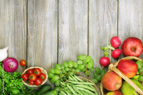 Fototapeta Naklejka Na Ścianę i Meble -  Summer frame with fresh organic vegetables and fruits