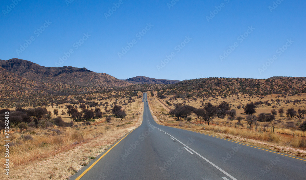 Strada dritta nel deserto