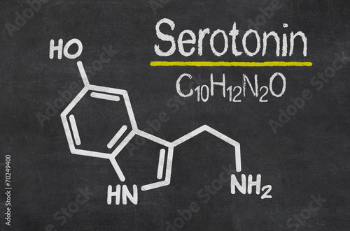 Schiefertafel mit der chemischen Formel von Serotonin