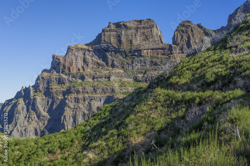 Fototapeta Naklejka Na Ścianę i Meble -  Wandern auf Madeira, Weg zum Pico Ruivo