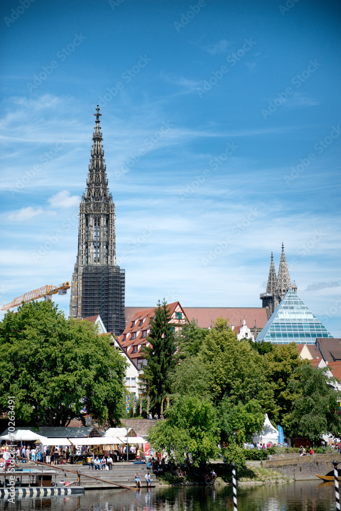 Naklejka premium Ulm Munster during International Danube Festival
