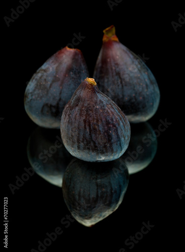 figs on black mirror