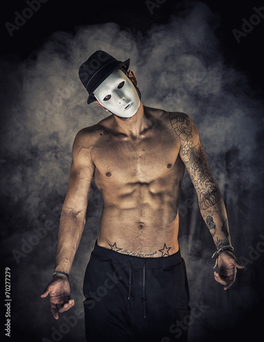 Obraz na plátně Shirtless man dancer or actor with creepy, scary mask