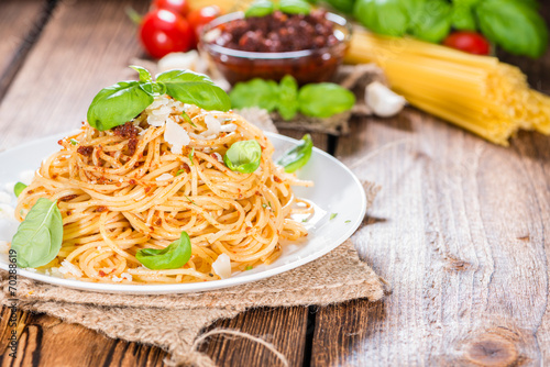 Spaghetti with Tomato Pesto