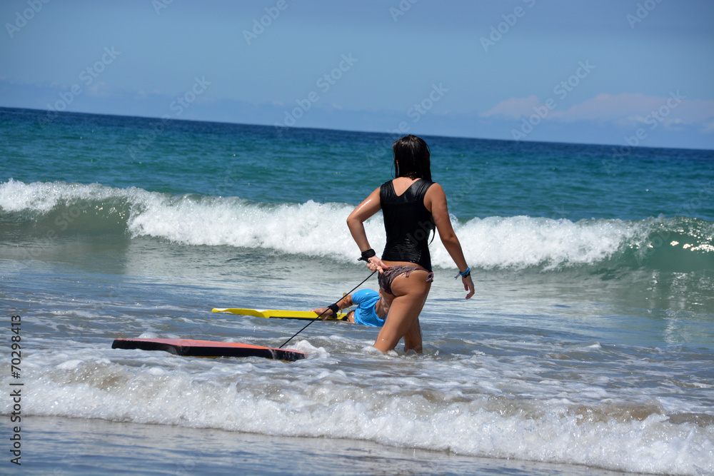 mujer sexy practicando bodyboard mujer sexy practicando bodyboard