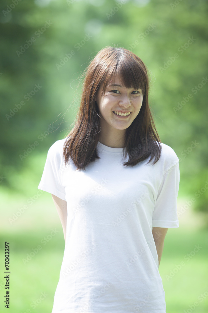 にこやかな女子学生 にこやかな女子学生