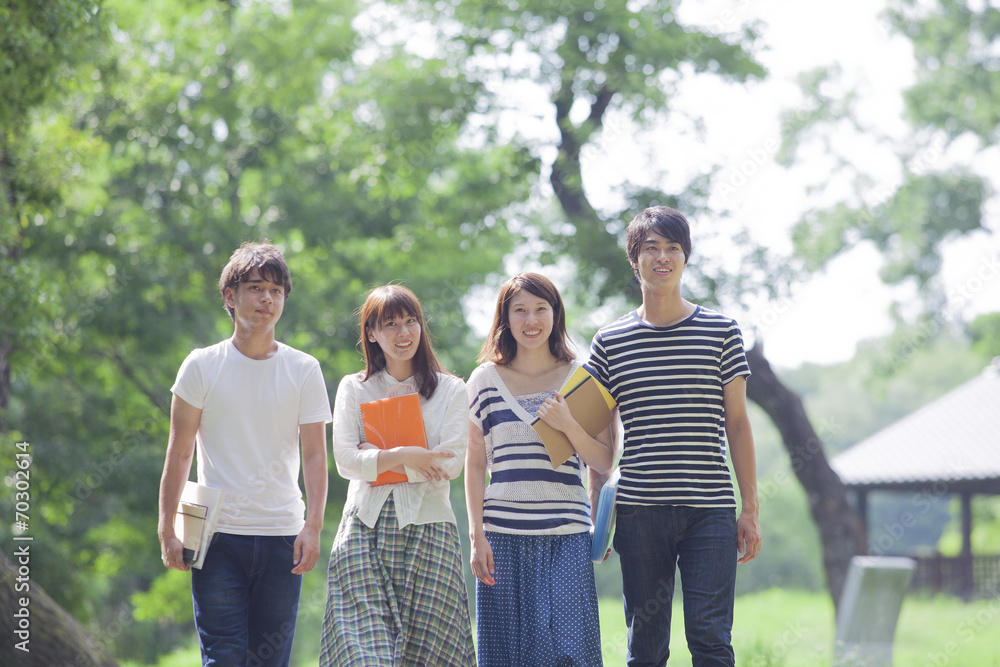 仲良しな若者達