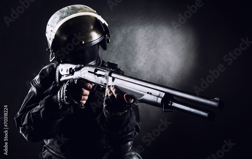 Obraz na plátně Spec ops soldier with shotgun