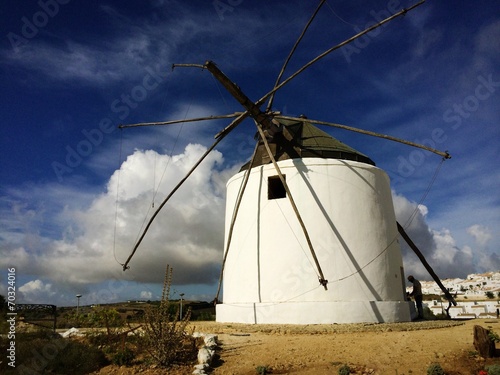 Windmühle in Andalusien im Wolkenmeer