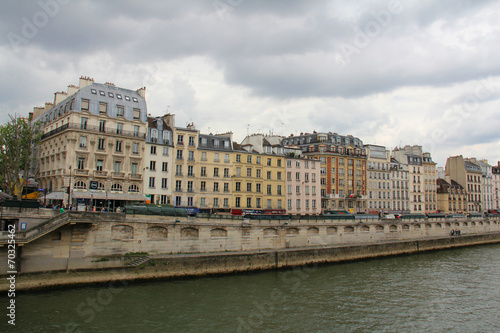 Immeubles parisiens au bord de la Seine © Moebs Stéphane