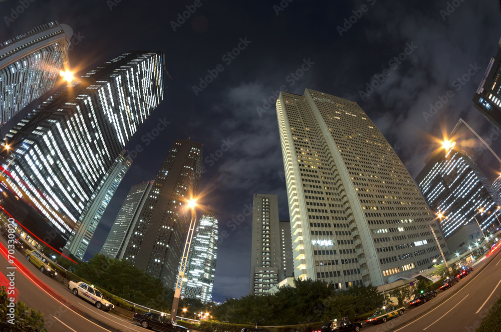 Fototapeta premium ［東京都市風景］新宿高層ビル街を超広角フィシュアイで見上げる