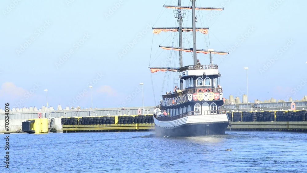 Hafen von Kohlberg, Polen mit Ausflugsboot Hafen von Kohlberg, Polen mit Ausflugsboot