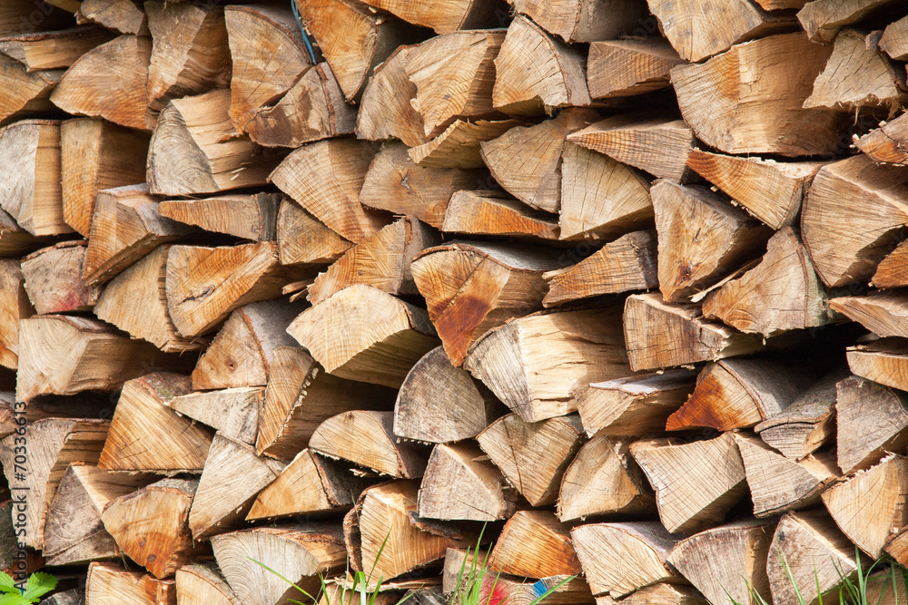 Bois de chauffage scié, empilé pour le séchage Bois de chauffage scié, empilé pour le séchage