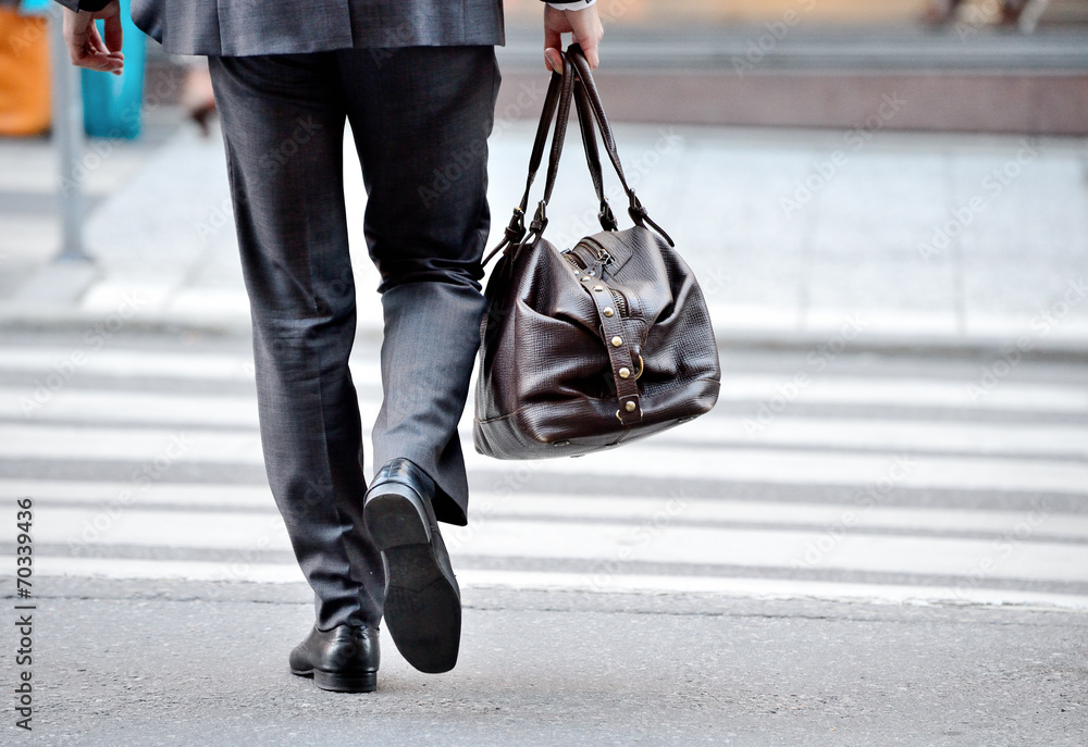 Obraz premium Man in suit with bag, on zebra crossing