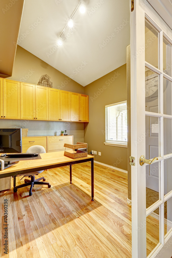 Office room with vaulted ceiling and new hardwood floor Office room with vaulted ceiling and new hardwood floor