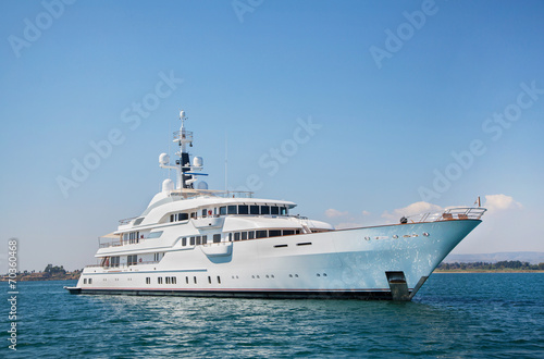 Luxus Mega Yacht © Jeanette Dietl
