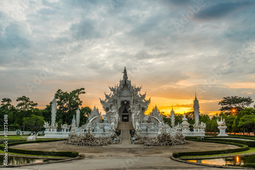 The white temple in Chiangrai province of Thailand © boyloso