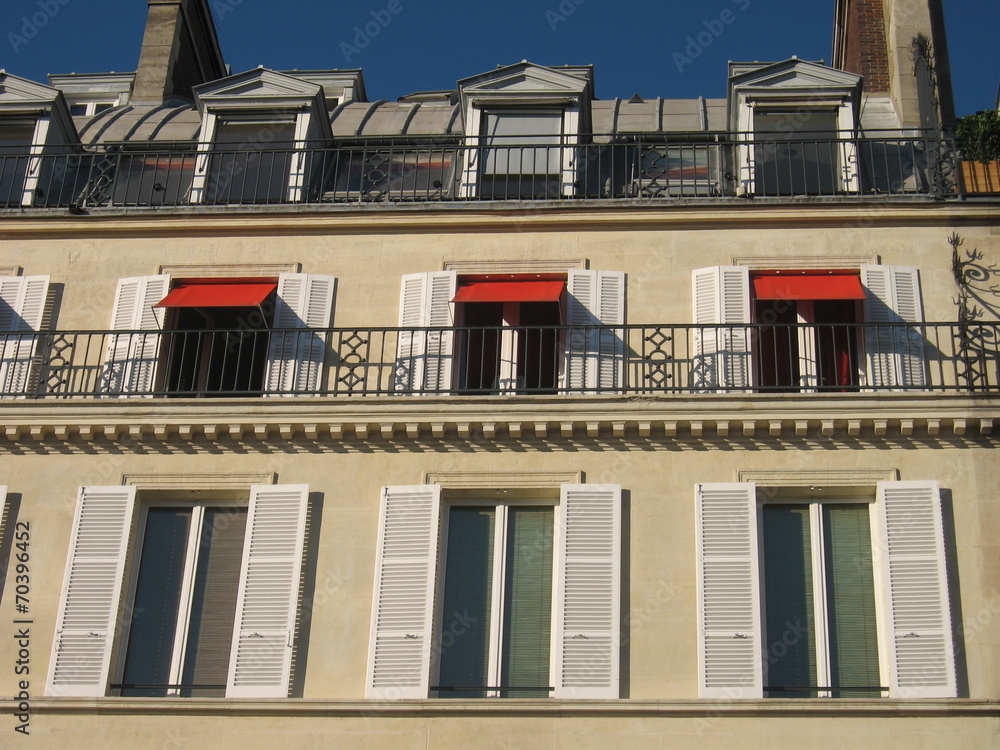 Obraz premium Façade d'immeuble parisien