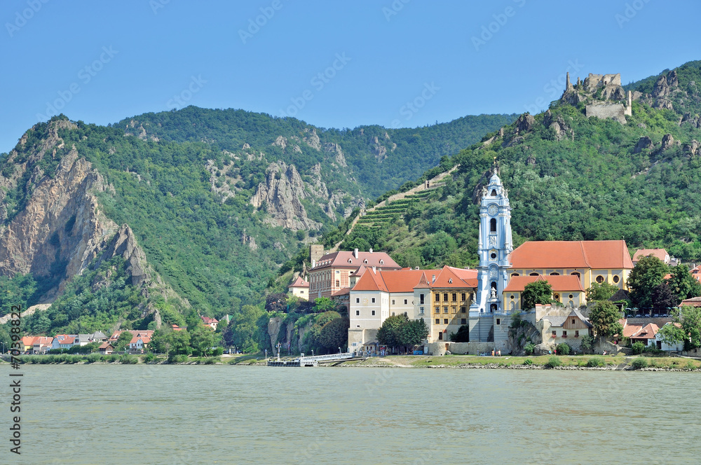 das bekannte Dürnstein in der Wachau an der Donau