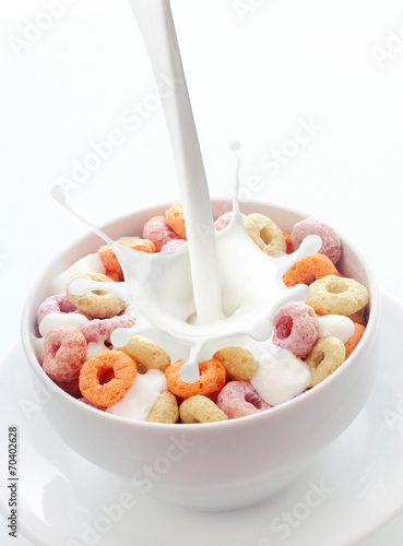 Obraz na plátne Bowl of colorful fruit loops breakfast cereal