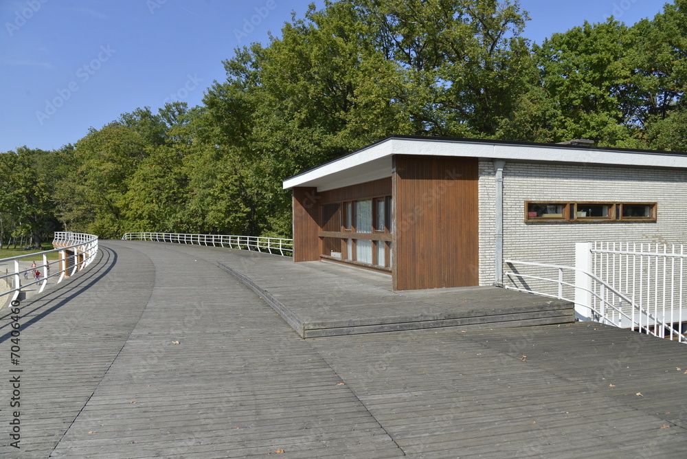 L'une des salles d'exposition sur la promenade en bois L'une des salles d'exposition sur la promenade en bois