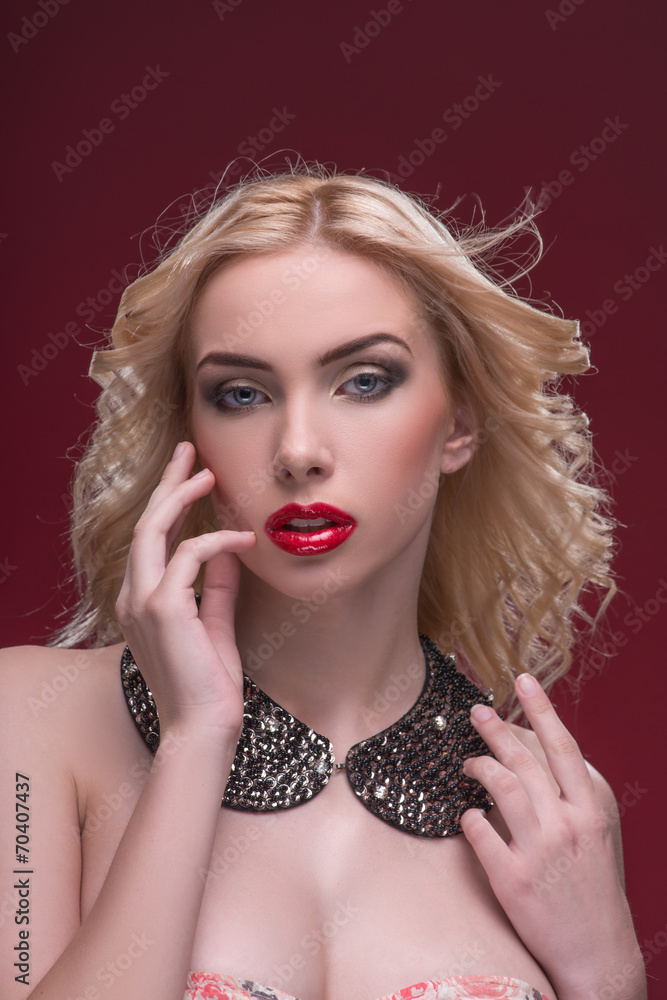 Fototapeta premium Wonderful blonde wearing jewelry