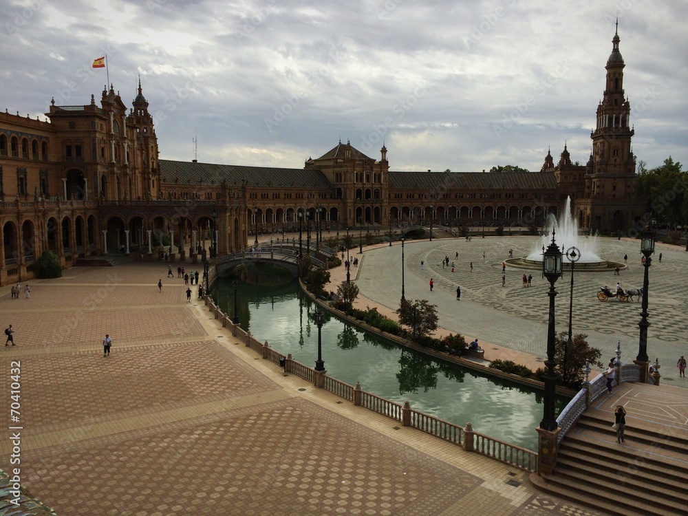 Fototapeta premium Plaza de España mit Prunkpalast und Südturm (Sevilla)
