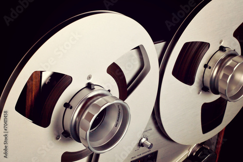 Canvas-taulu Analog Stereo Open Reel Tape Deck Recorder Spool Closeup