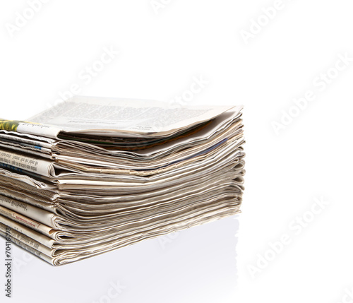 Gestapelte Zeitungen