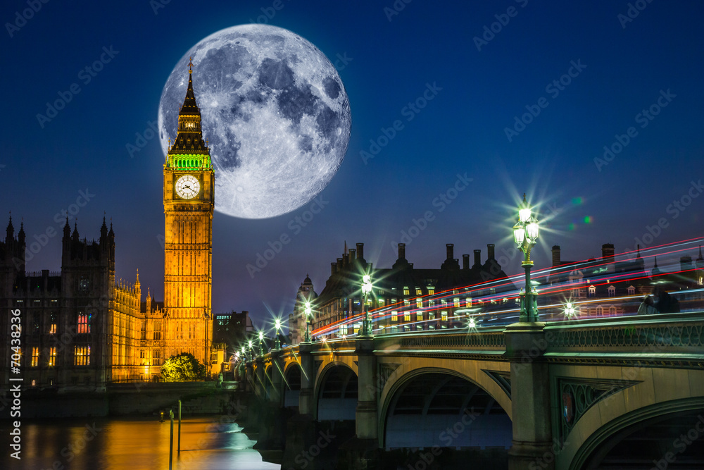 Naklejka premium Big Ben and the Houses of Parliament with full moon