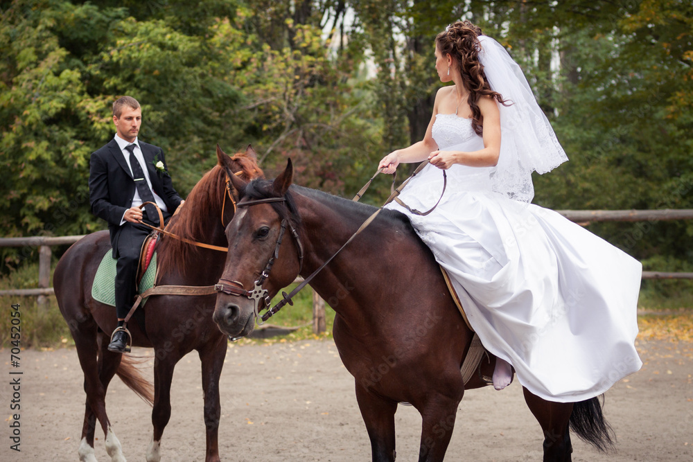Fototapeta premium wedding couple on horses