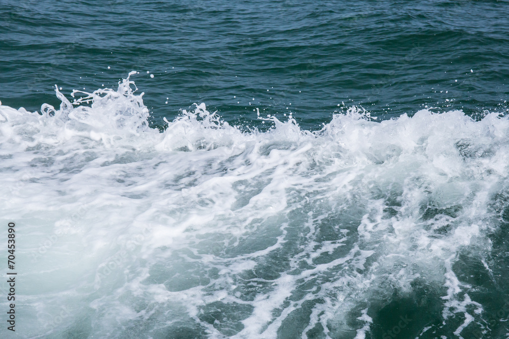 The sea and the waves, Wave caused by cruise ship.