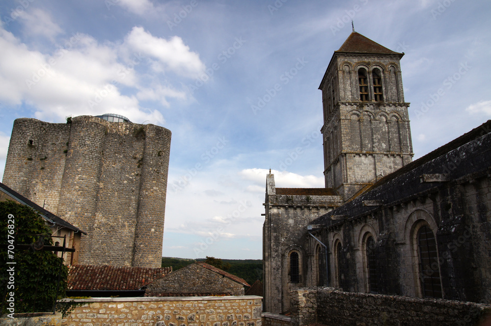 Le château de Gouzon et la Collégiale Saint-Pierre à Chauvigny