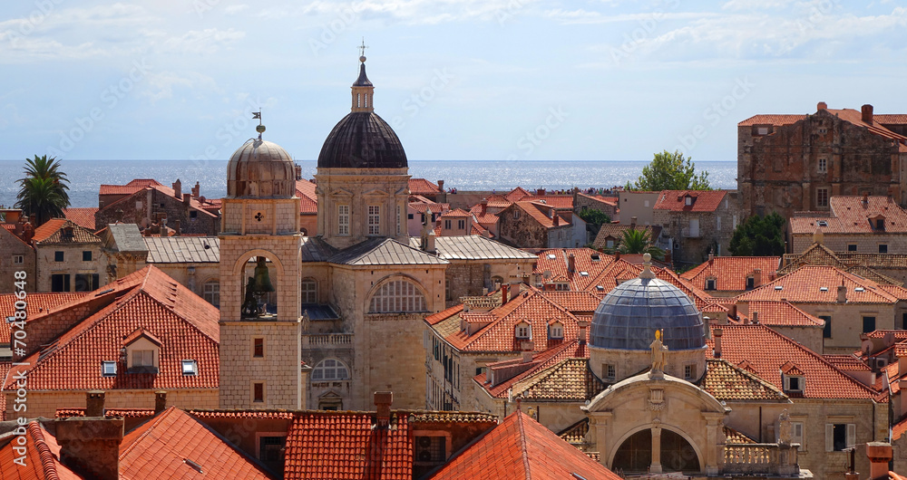 Dubrovnik avec ses toits, ses remparts et sa forteresse