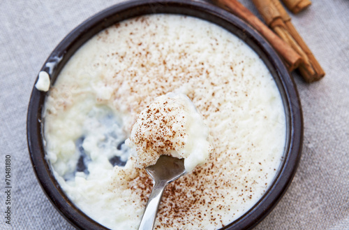 Canvas Print Arroz con leche y canela con cuchara