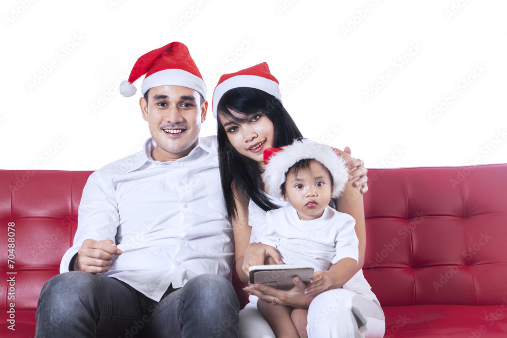 Fototapeta premium Christmas family using a tablet