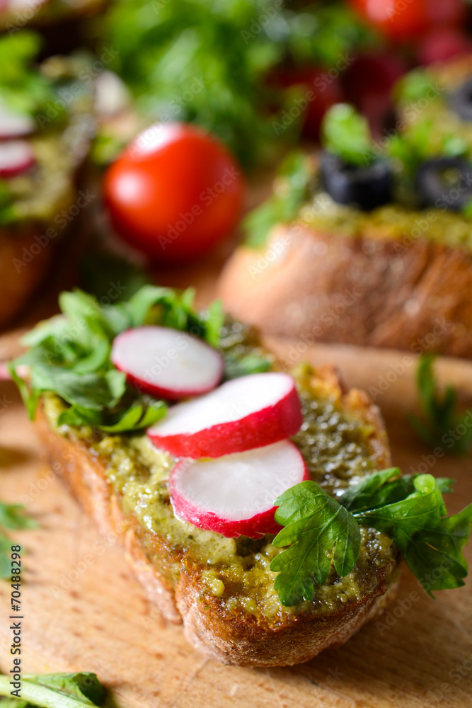 Bruschettast with pesto