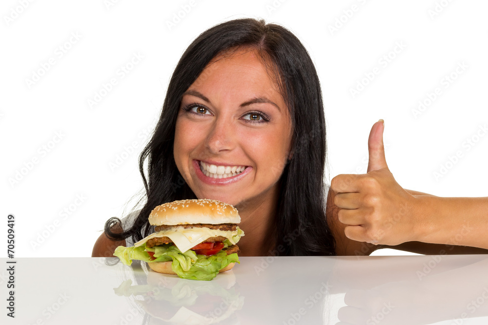 Frau mit einem Hamburger