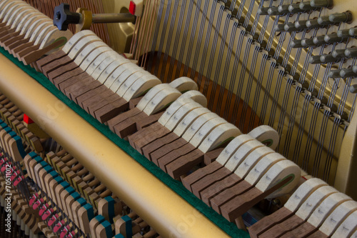 Fotografie piano hammers striking