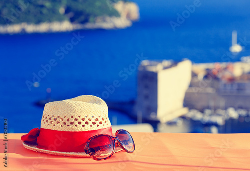 Fototapeta Naklejka Na Ścianę i Meble -  hat and sunglasses on vacation in Europe