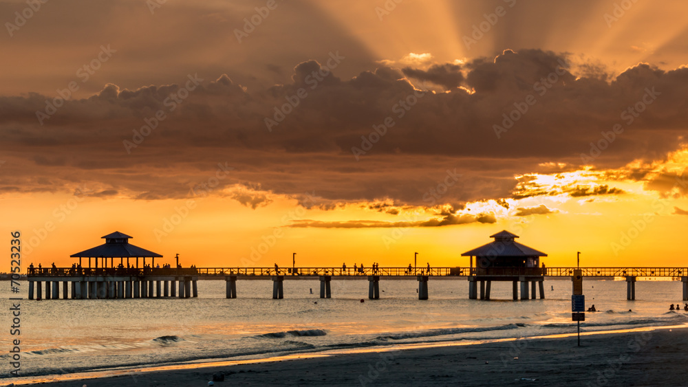 Fototapeta premium Sunset on Fort Myers Beach