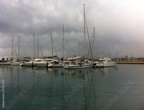 Segelboote in Hafen vor Gibraltar