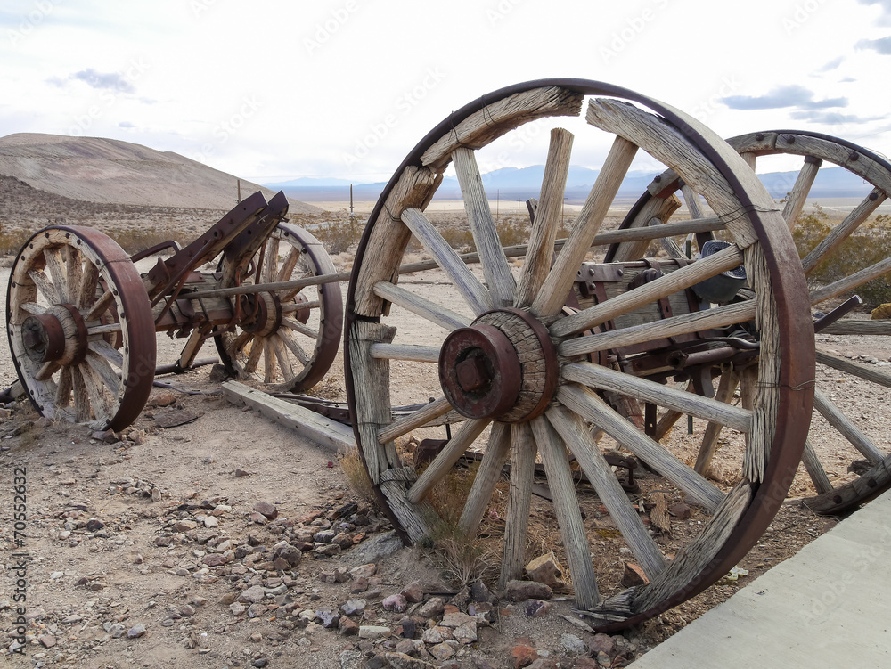 Fototapeta premium Abandoned trolley in Rhyolite Ghosttown (リオライトゴーストタウン)