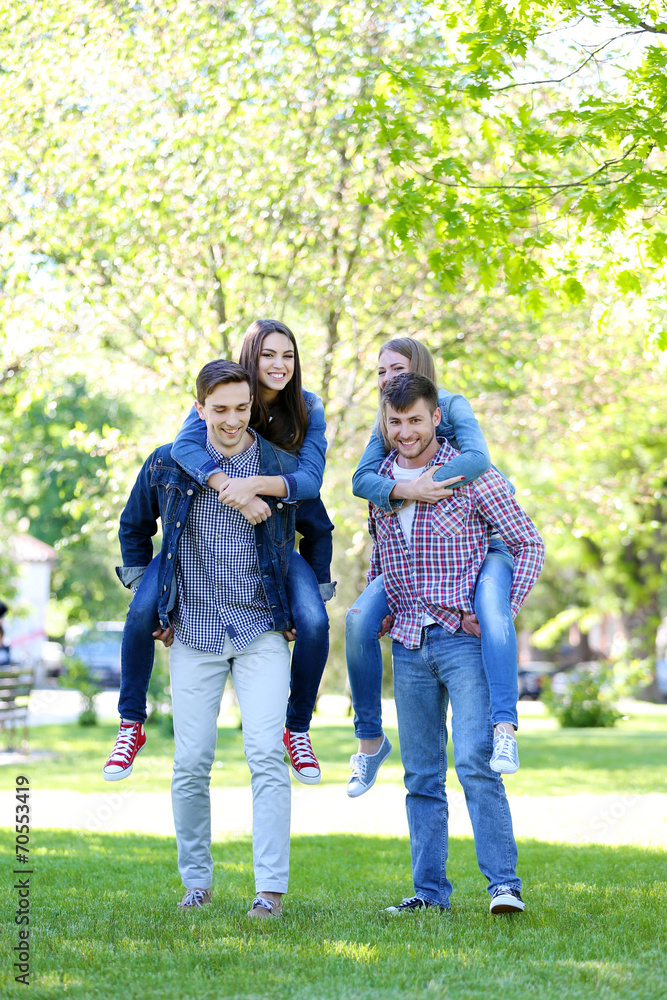 Fototapeta premium Happy friends in park